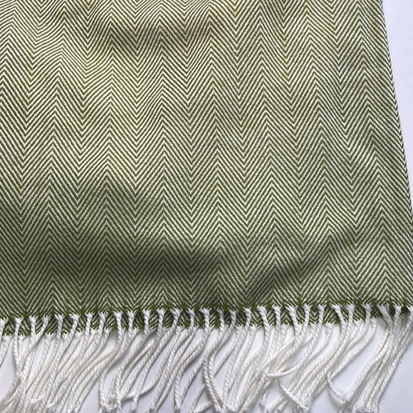 Green and White Shawl soft - Picture 4 of 4